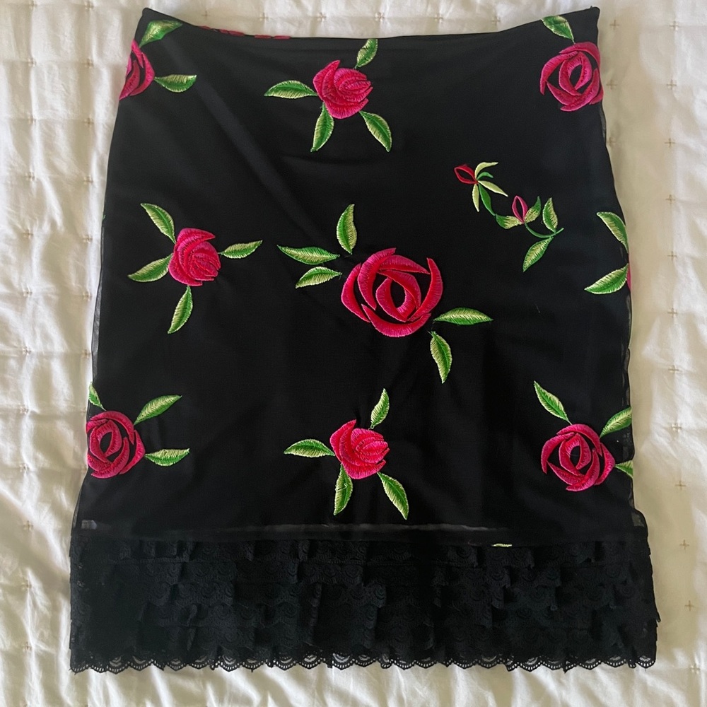 NWOT Linda Segal embroidered rose skirt